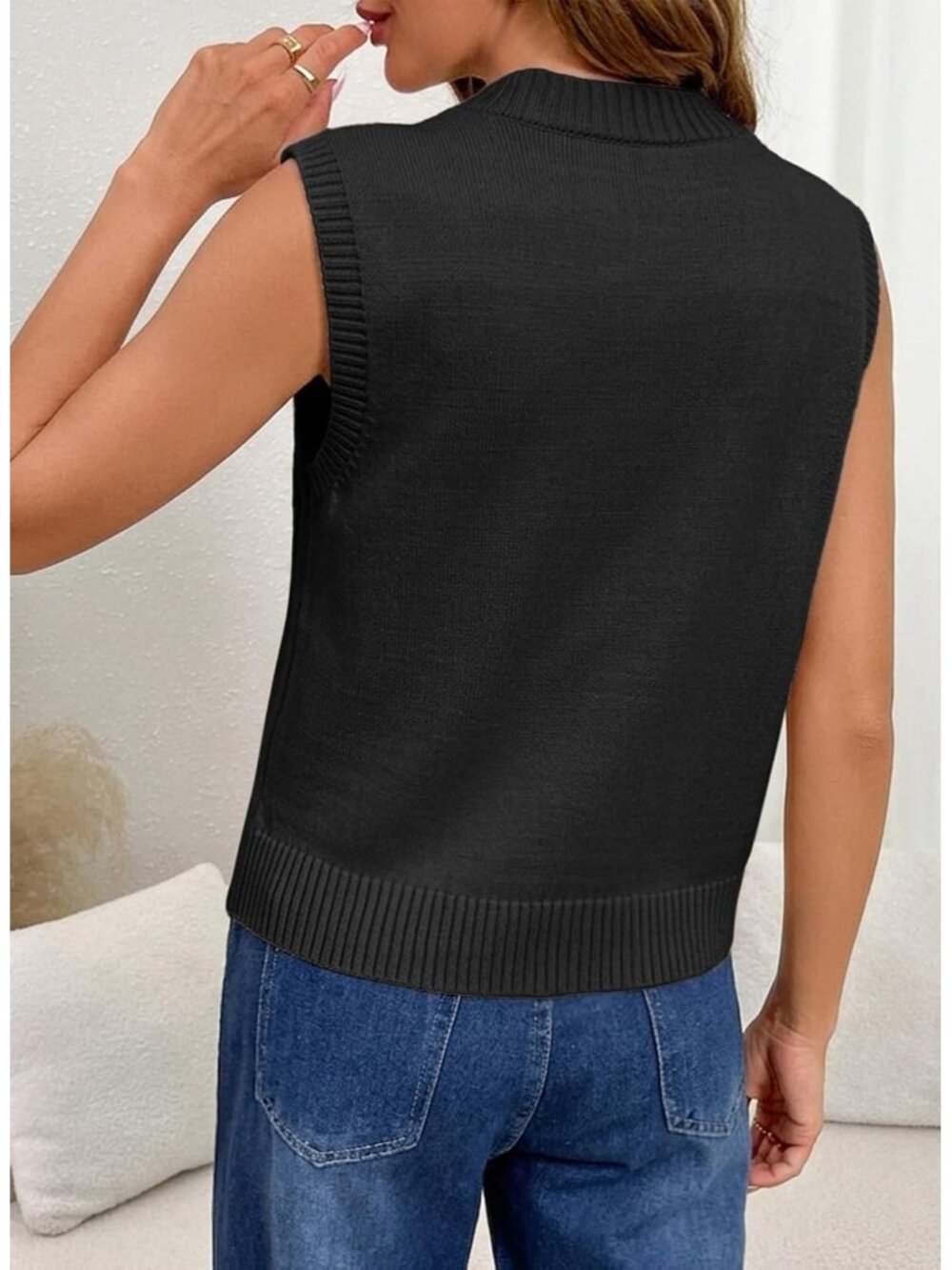 Women's Black Sleeveless Round Neck Casual Button Decoration Sweater Vest - Picture 5 of 6